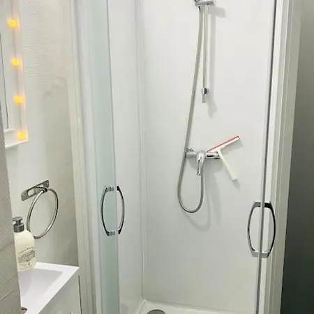 Terrils Jumeaux, Train - Paris Trajet D'environ 1 Heure 10 Minutes *