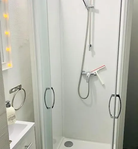 Terrils Jumeaux, Train - Paris Trajet D'environ 1 Heure 10 Minutes *